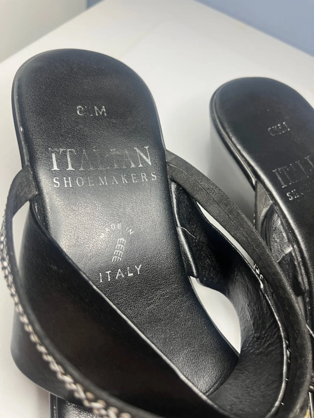 Italian Shoemakers Black Crisscross Slide Sandals - Picture 2 of 2